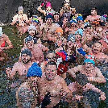 Morsowanie w basenie orangutanów