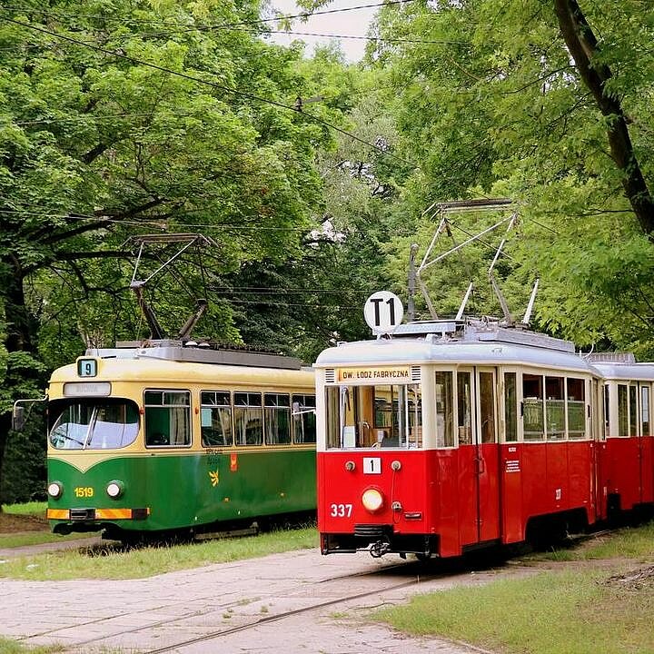 Przejazdy stylizowanym trambusem oraz imprezowym lub historycznym tramwajem  