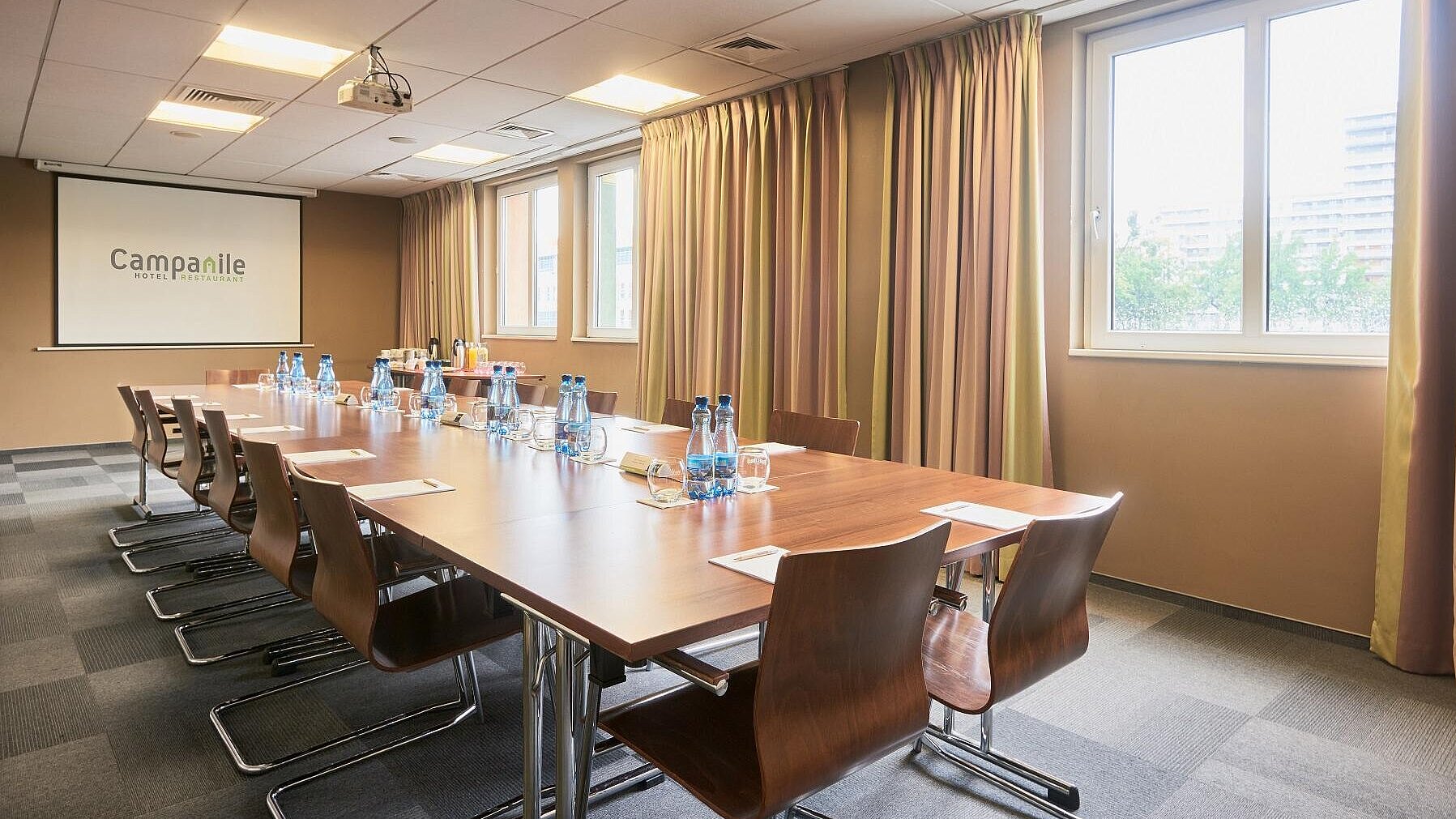 Sala konferencyjna Jedwabna , 1