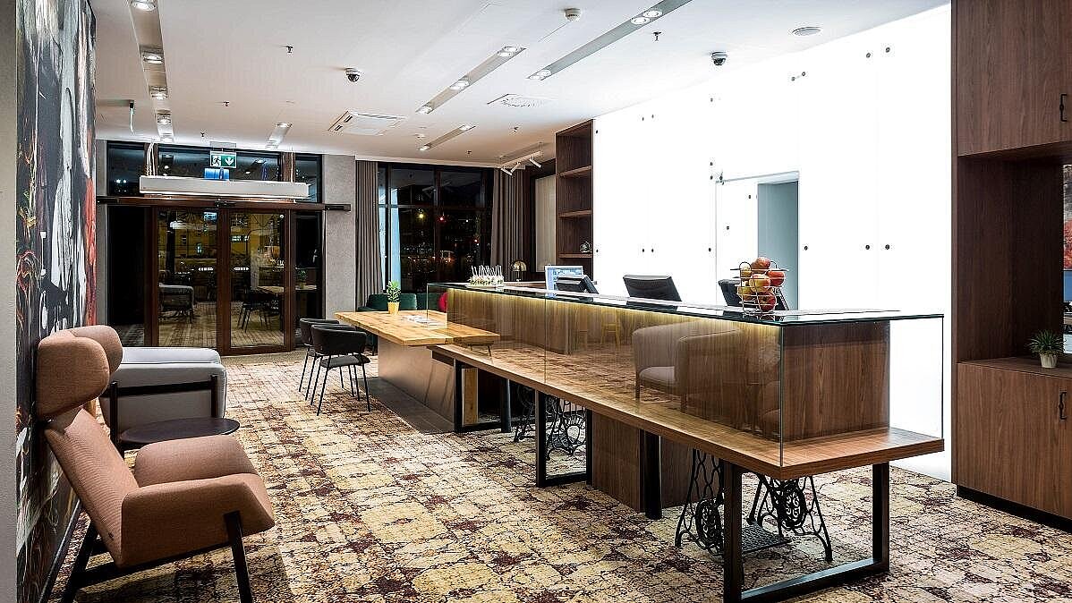  , qubus hotel
