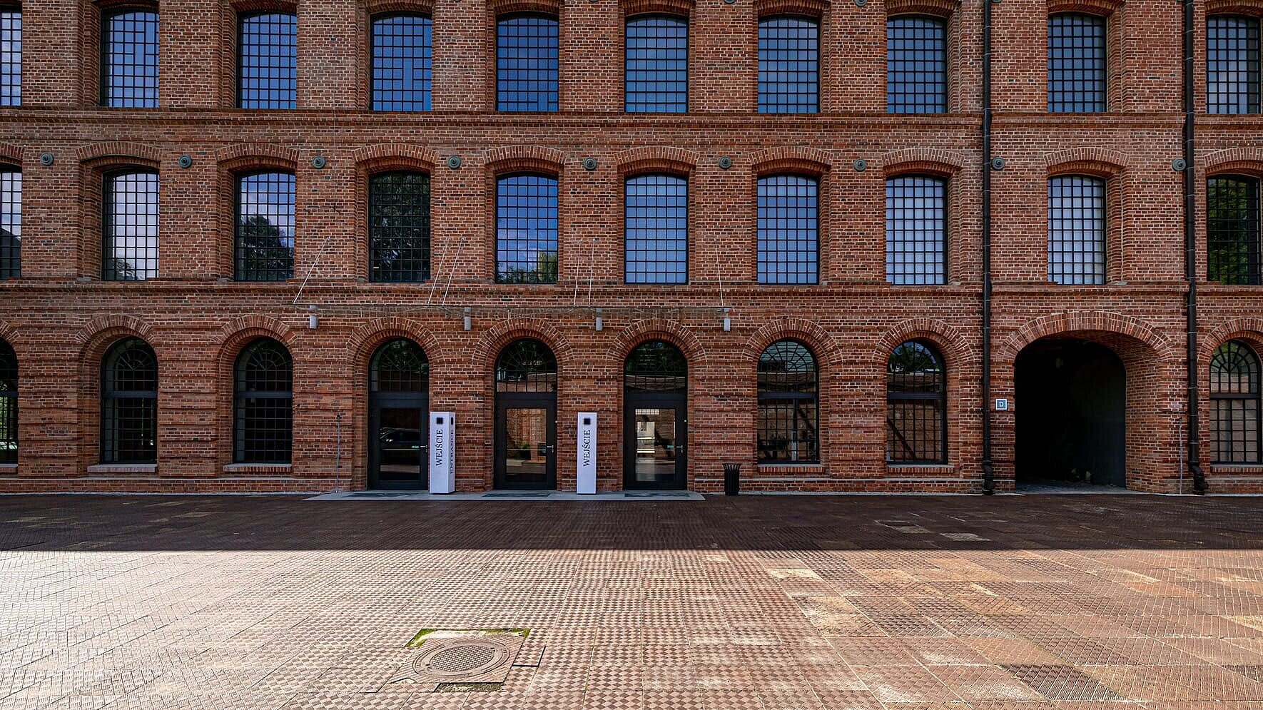 Plac Żeliwny , q
