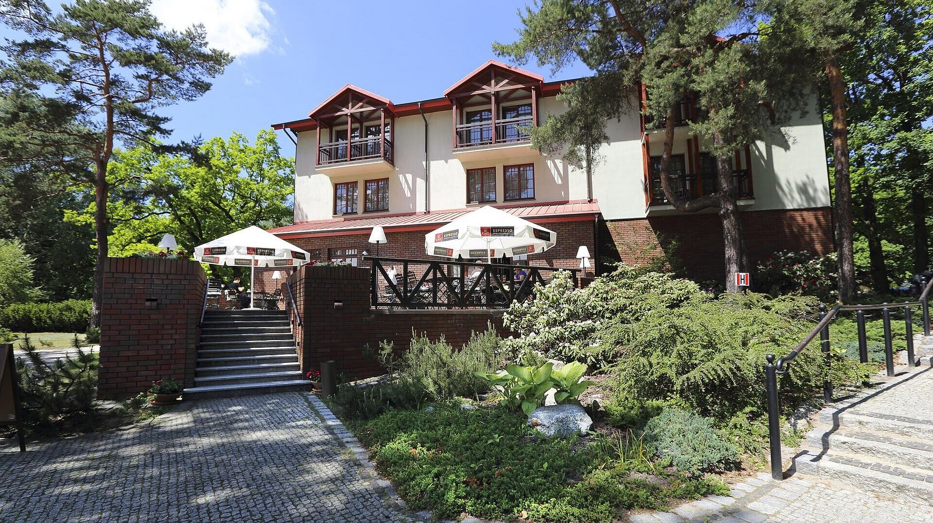 Fasada budynku  , 1