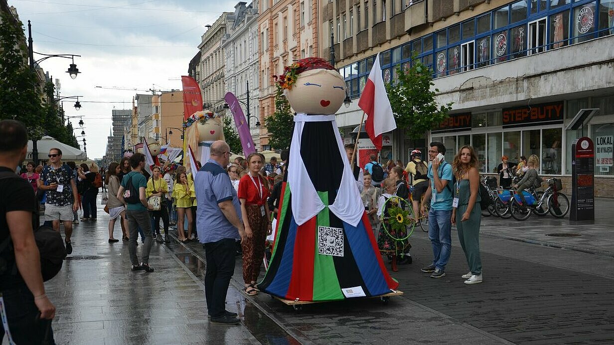 Une procession folklorique sur Piotrkowska , folkoweinspiracje.pl