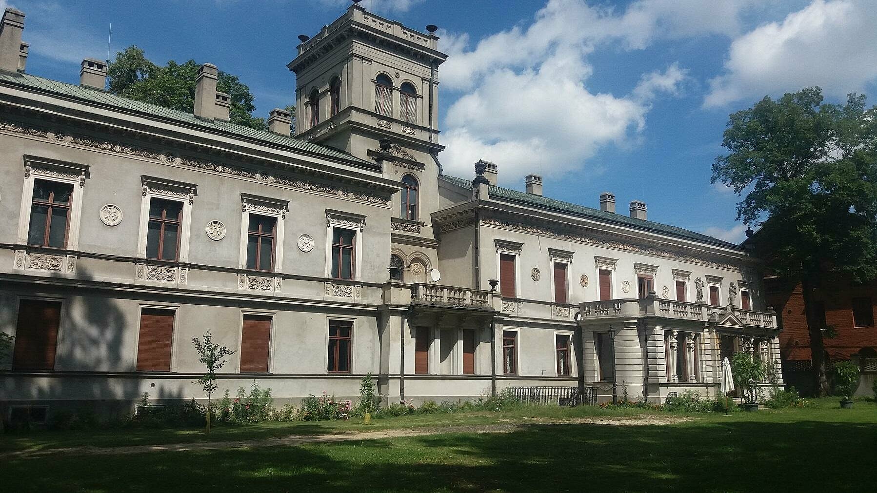 Front side of Karol Scheibler Palace  