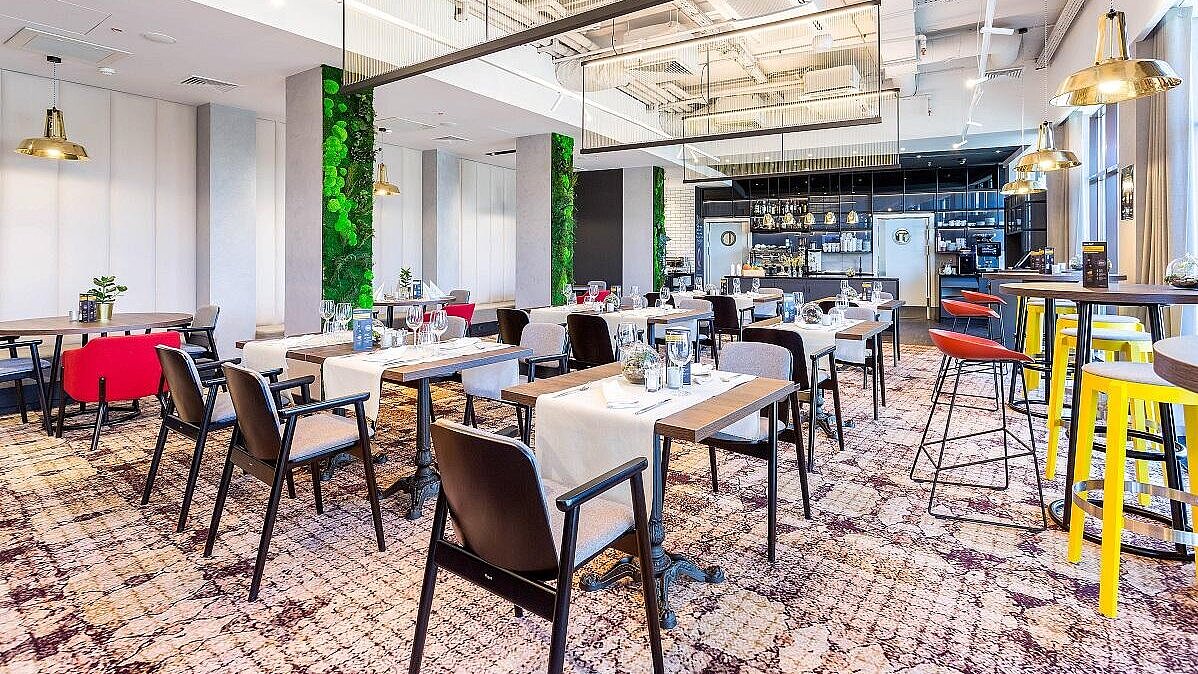  , qubus hotel
