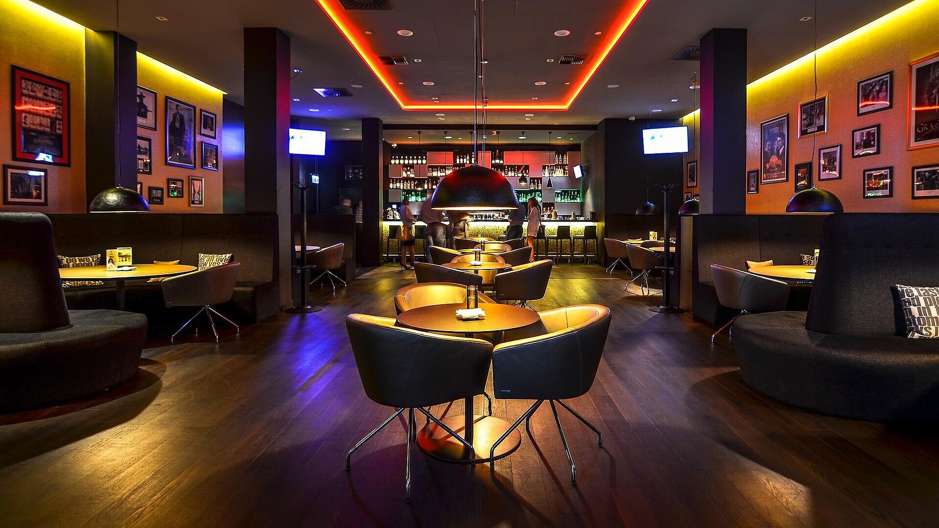 Golden Bar , DoubleTree by Hilton