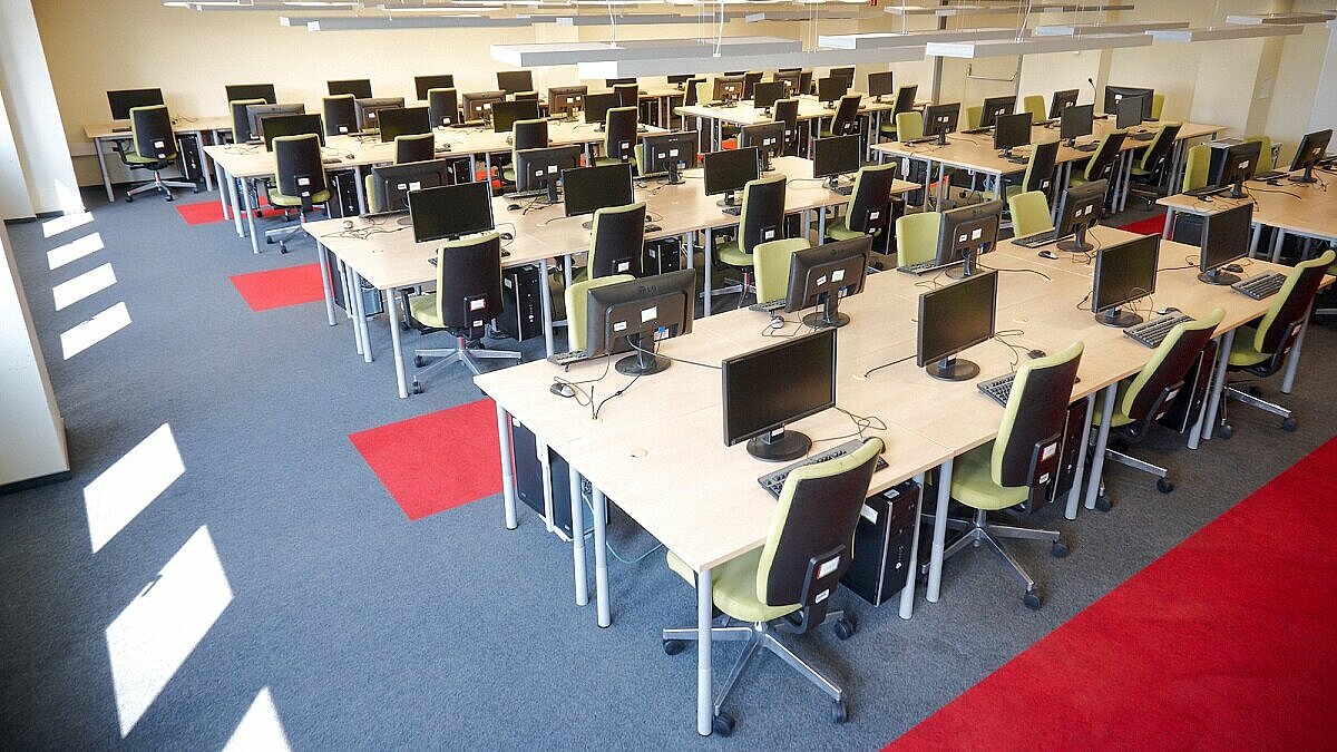 'Komputerowa' Room 