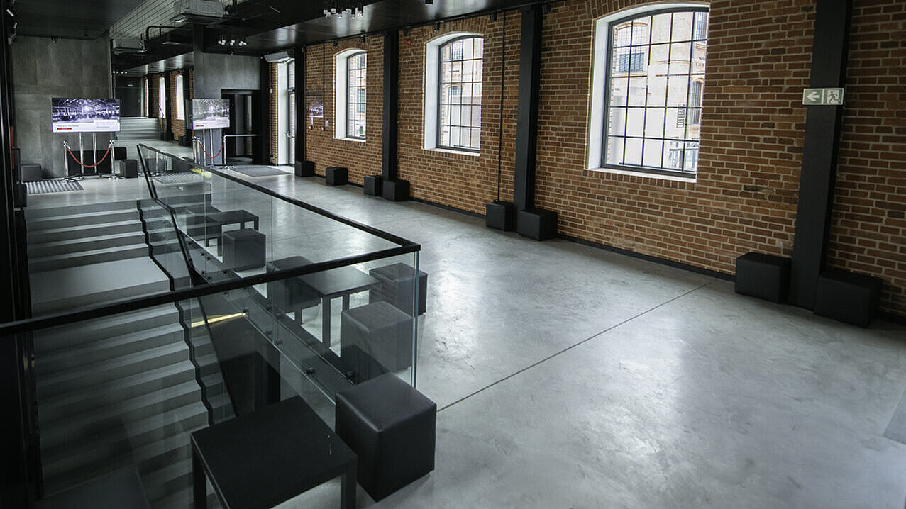 Foyer +1 , 1