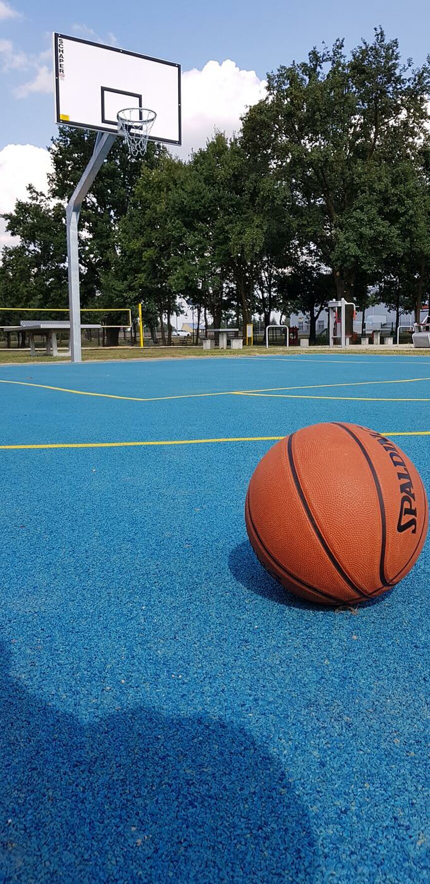 Zdjęcie promujące wydarzenie: Boisko do koszykówki, siatkówki oraz plenerowa siłownia - sportowe atrakcja dla wszystkich w Porcie Łódź mat. pras. Port Łódź