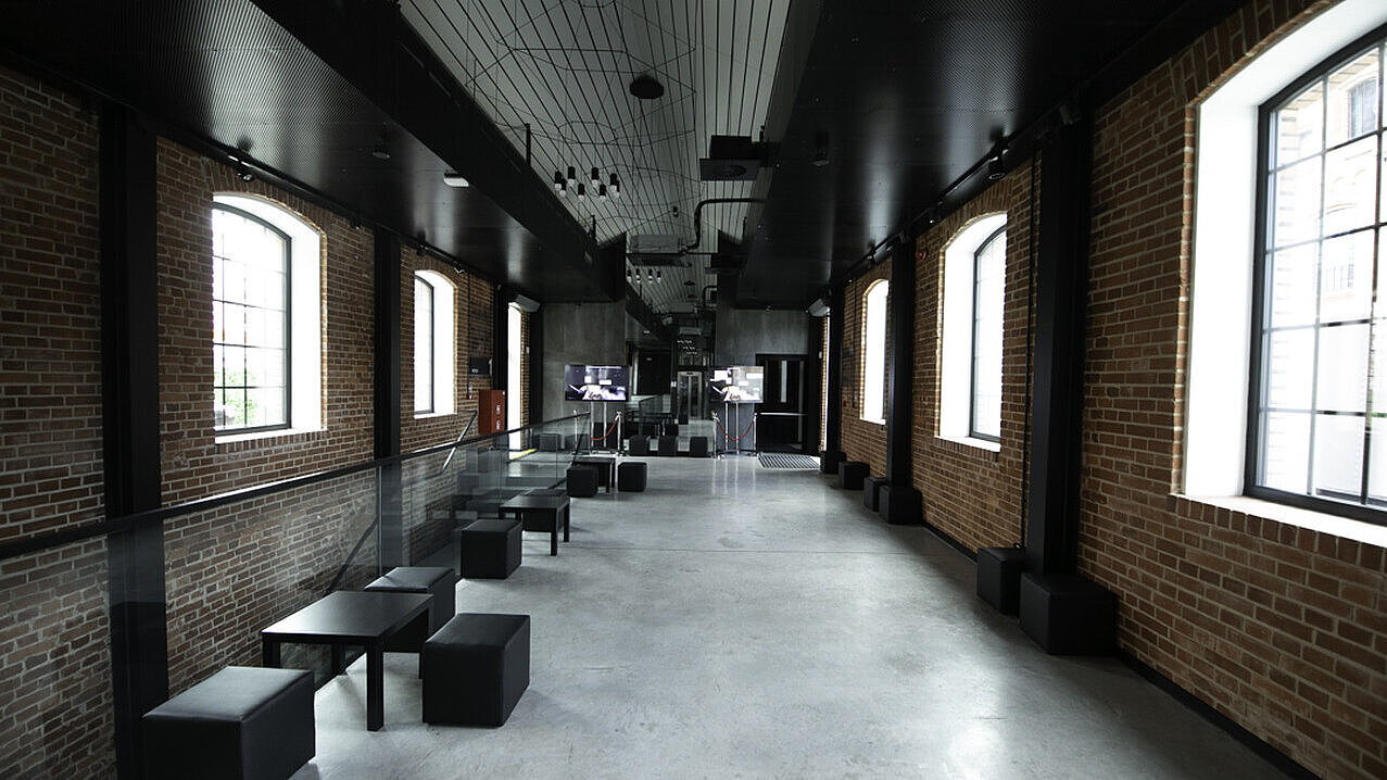 Foyer +1 , 1