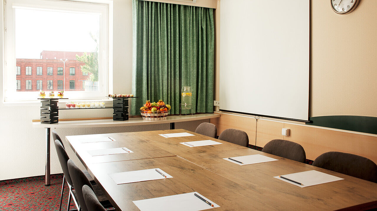 Room 119 , 1